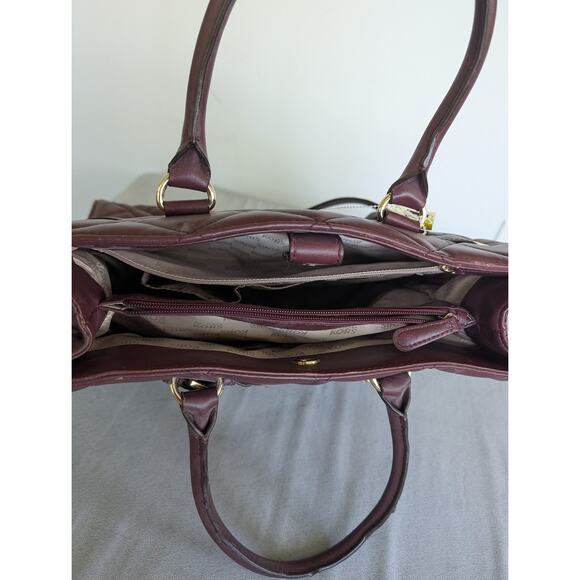 Michael Kors Hamilton Large Quilted Tote in Burgundy with Gold Hardware - Picture 9 of 11